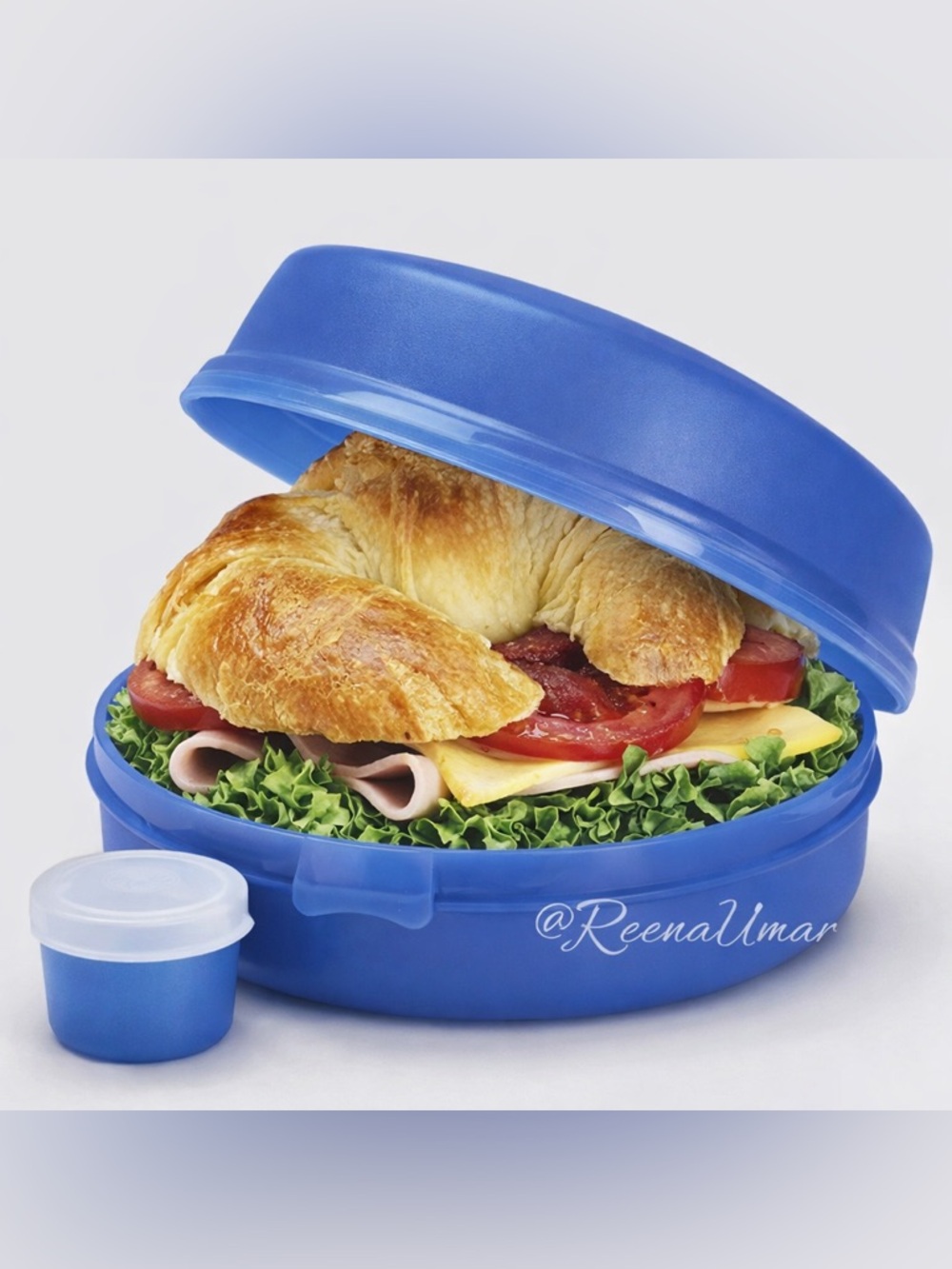Vintage Tupperware Round Blue Bagel/Salad/Sandwich Keeper with Smidget – New!